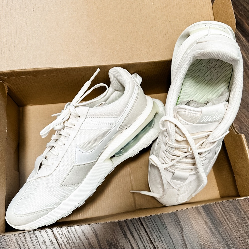 Like new in box NIKE Air Max Pre-Day women’s size 7